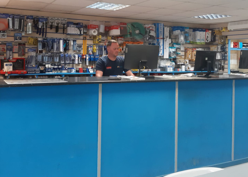 CMB-Distributors-trade-counter-crop